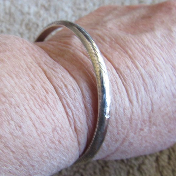 Vintage Sterling Silver Bangle with Safety Chain. - Picture 2 of 6